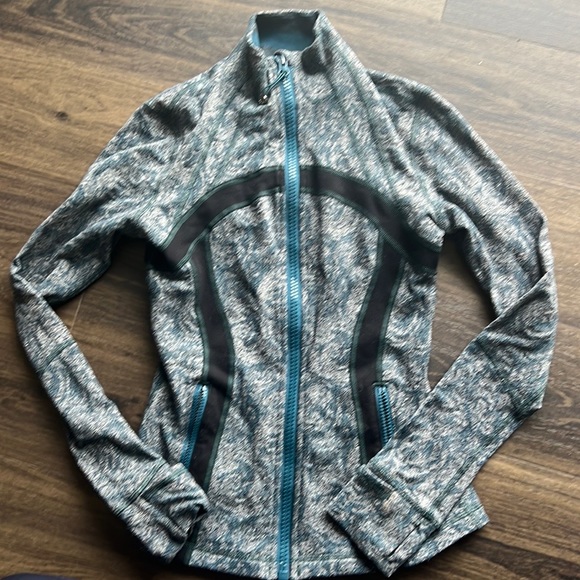 Lululemon Define Jacket - Picture 3 of 8